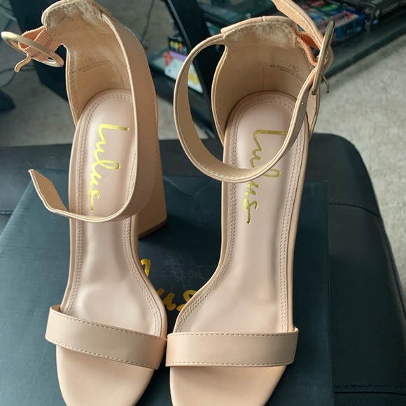 Lulu’s Heel - Picture 2 of 5